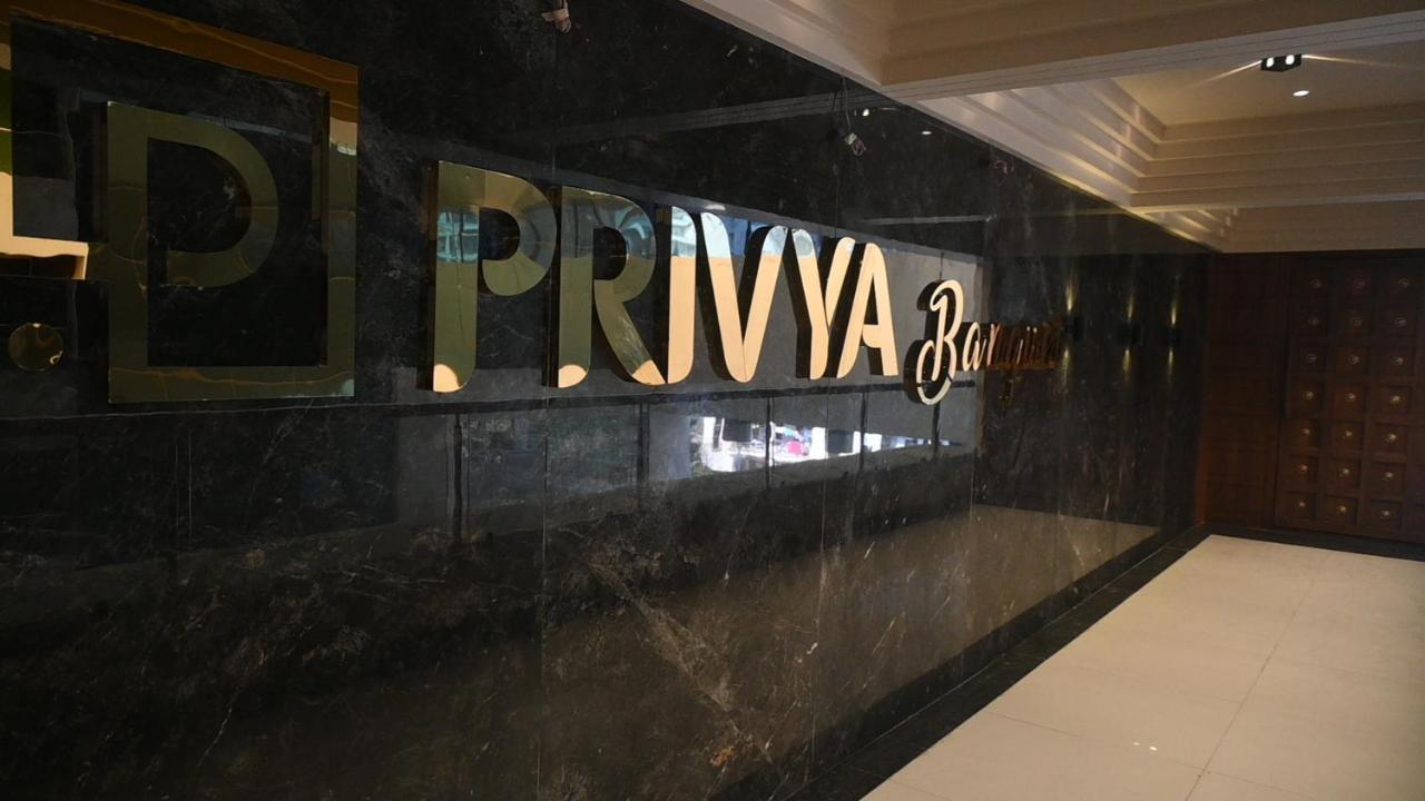 Hotel Privya Rooms And Banquet Surat Buitenkant foto