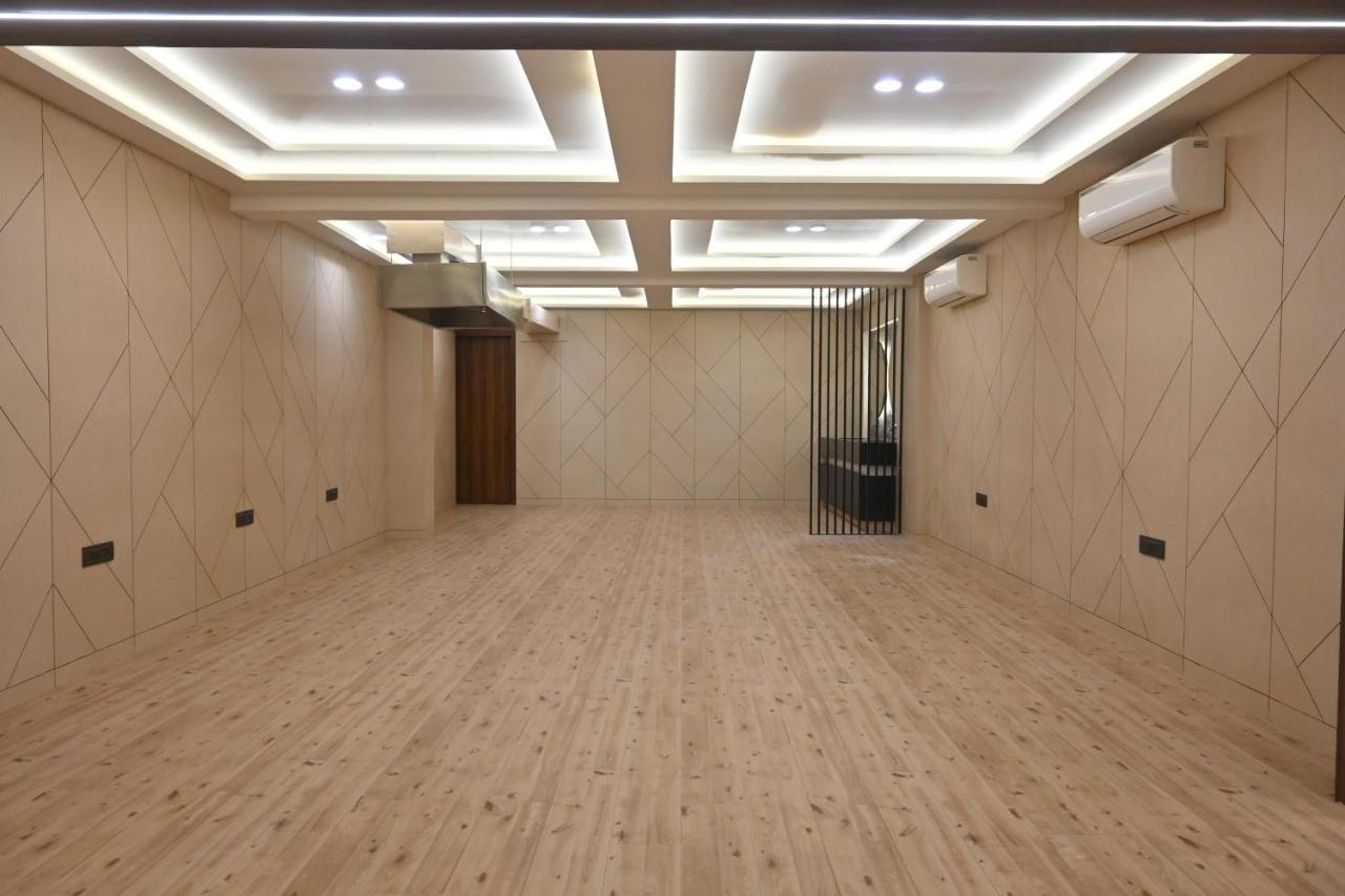 Hotel Privya Rooms And Banquet Surat Buitenkant foto