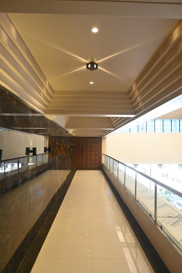 Hotel Privya Rooms And Banquet Surat Buitenkant foto