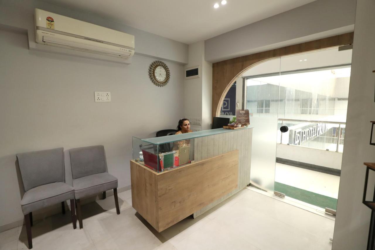 Hotel Privya Rooms And Banquet Surat Buitenkant foto