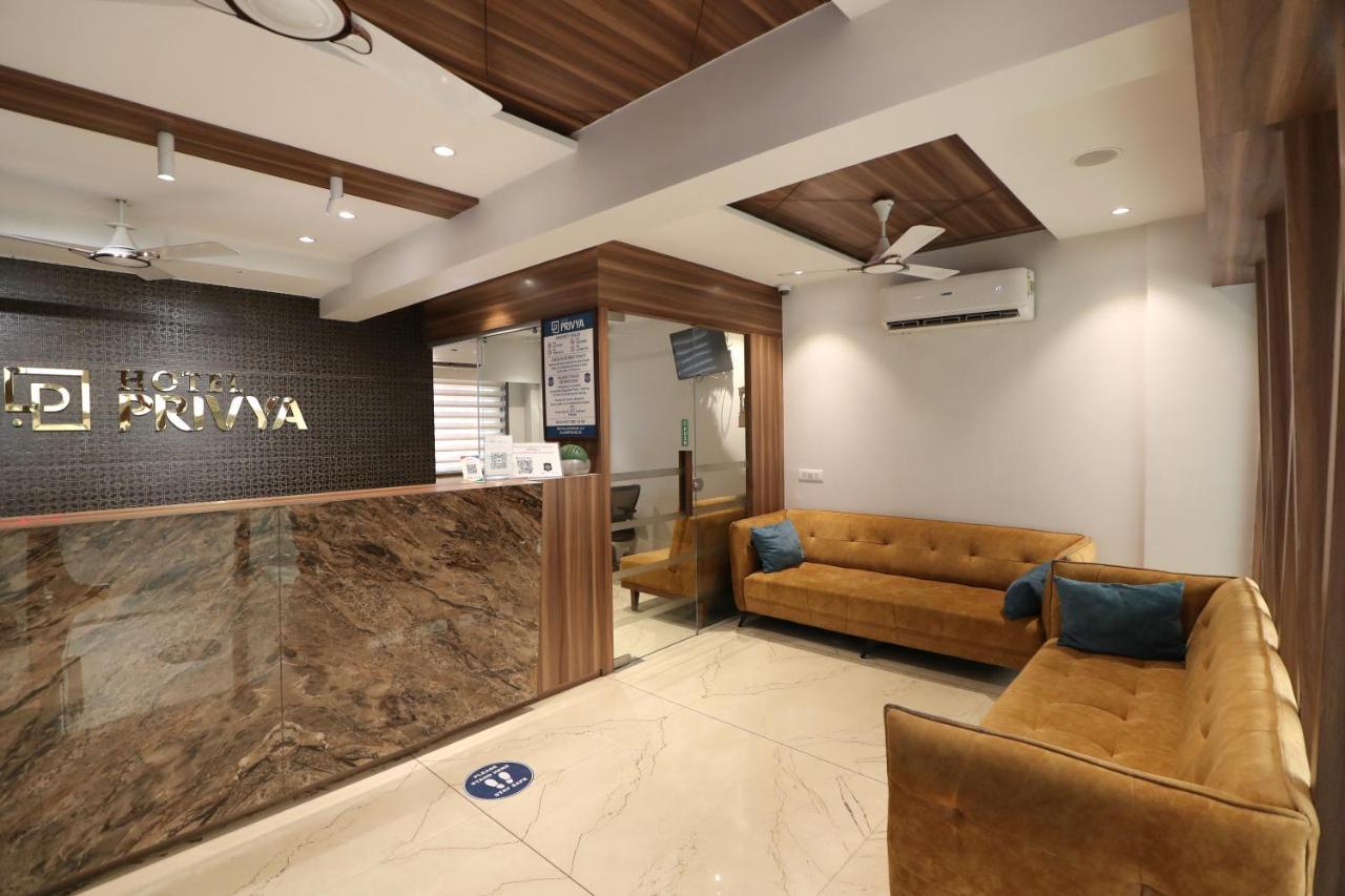 Hotel Privya Rooms And Banquet Surat Buitenkant foto