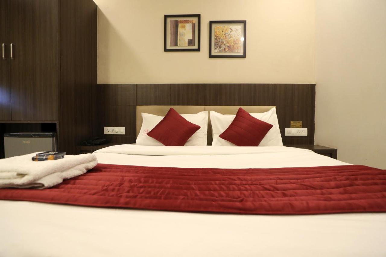 Hotel Privya Rooms And Banquet Surat Buitenkant foto