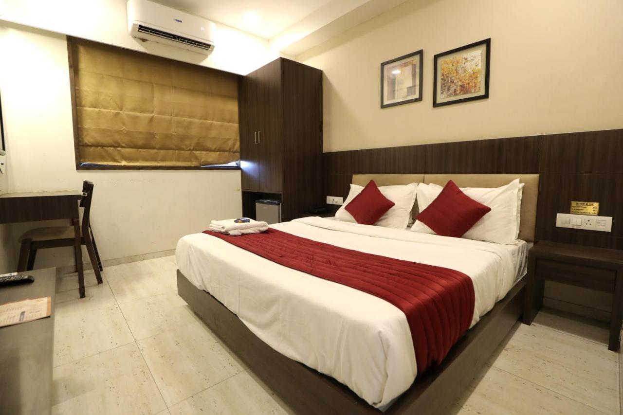 Hotel Privya Rooms And Banquet Surat Buitenkant foto