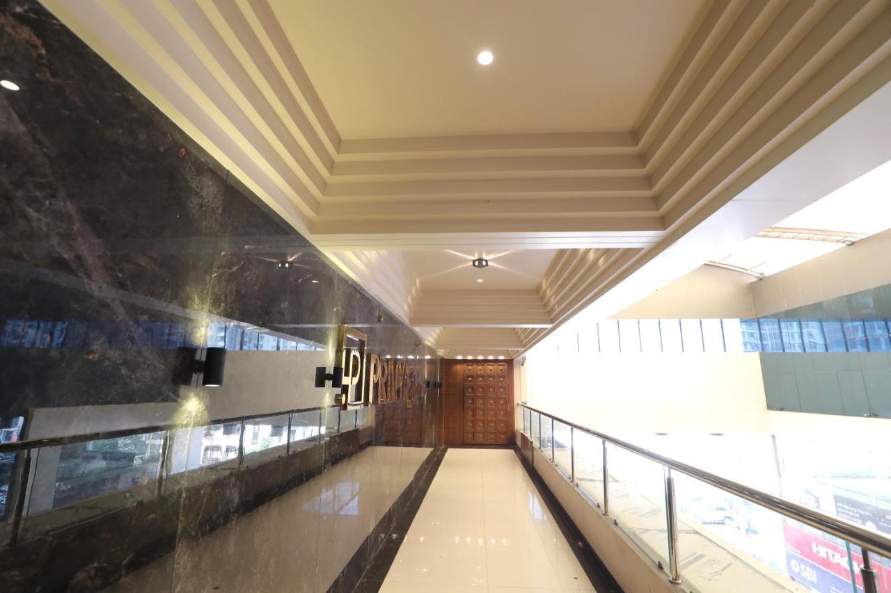 Hotel Privya Rooms And Banquet Surat Buitenkant foto