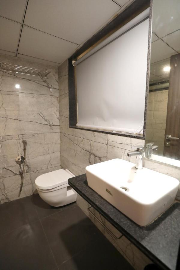 Hotel Privya Rooms And Banquet Surat Buitenkant foto