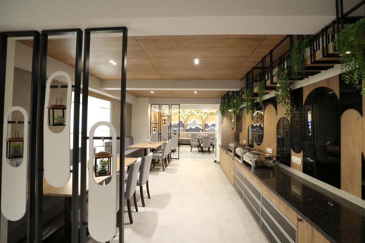 Hotel Privya Rooms And Banquet Surat Buitenkant foto